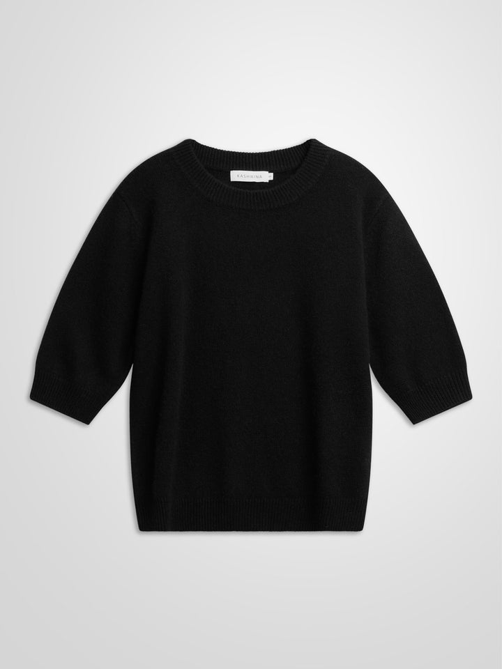 Short sleeved cashmere sweater "Aase" in 100% pure cashmere. Scandinavian design by Kashmina. Color: Black.