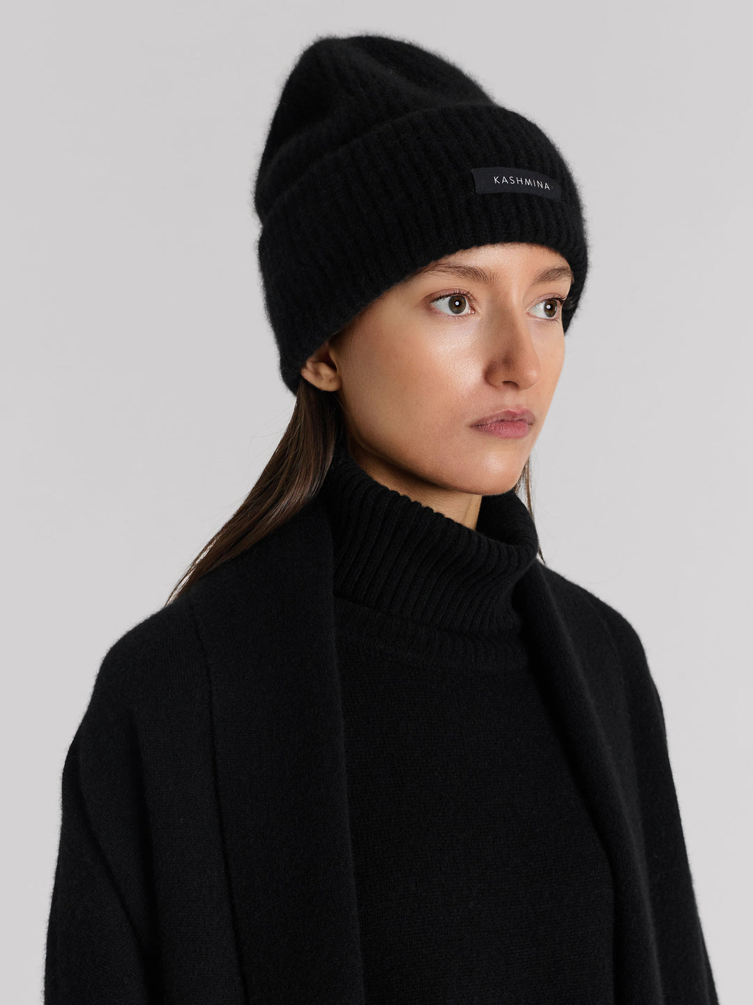 Cashmere beanie in 100% pure cashmere. Scandinavian design by Kashmina. Color: Black.