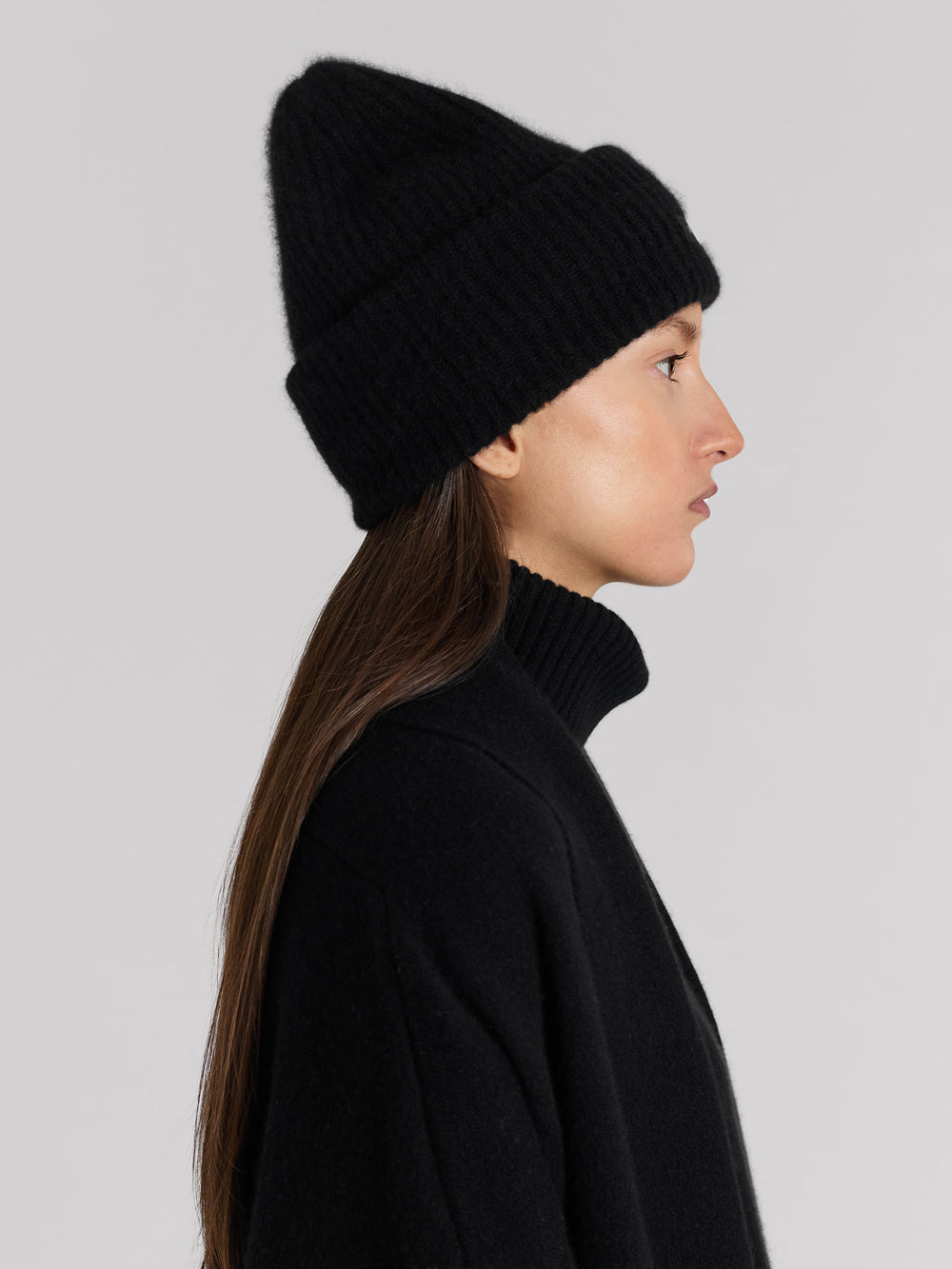 Cashmere beanie in 100% pure cashmere. Scandinavian design by Kashmina. Color: Black.