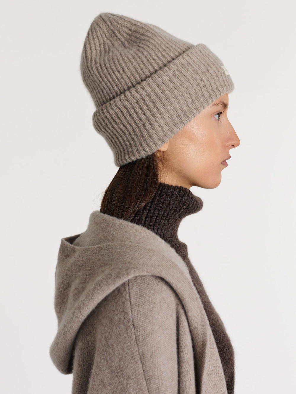 Cashmere beanie in 100% pure cashmere. Scandinavian design by Kashmina. Color: Toast.