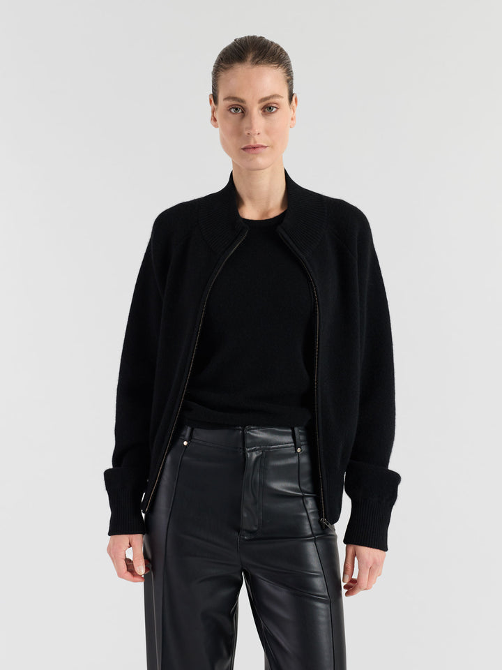 Cashmere bomber-jacket "Oline" in 100% pure cashmere. Scandinavian design by Kashmina. Color: Black.