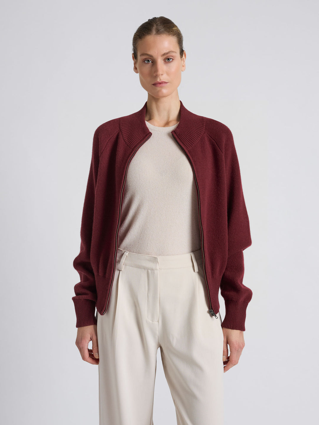 Cashmere bomber-jacket "Oline" in 100% pure cashmere. Scandinavian design by Kashmina. Color: Deep red, burgundy "Bordeaux".