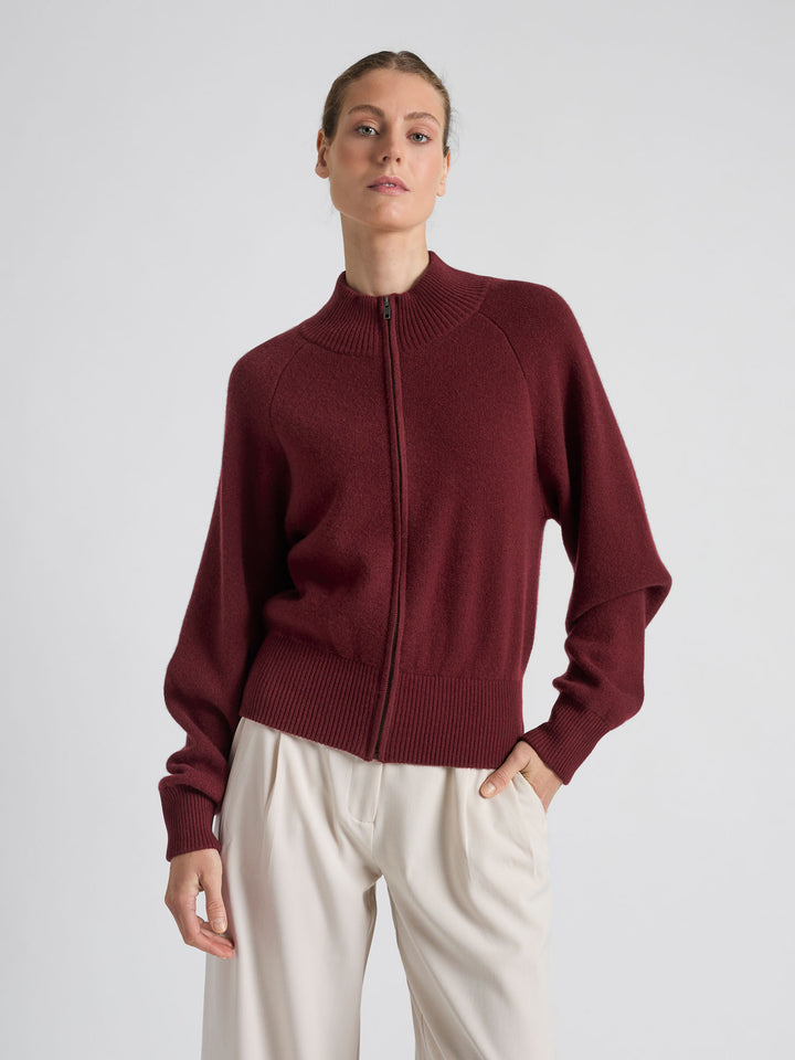 Cashmere bomber-jacket "Oline" in 100% pure cashmere. Scandinavian design by Kashmina. Color: Deep red, burgundy "Bordeaux".