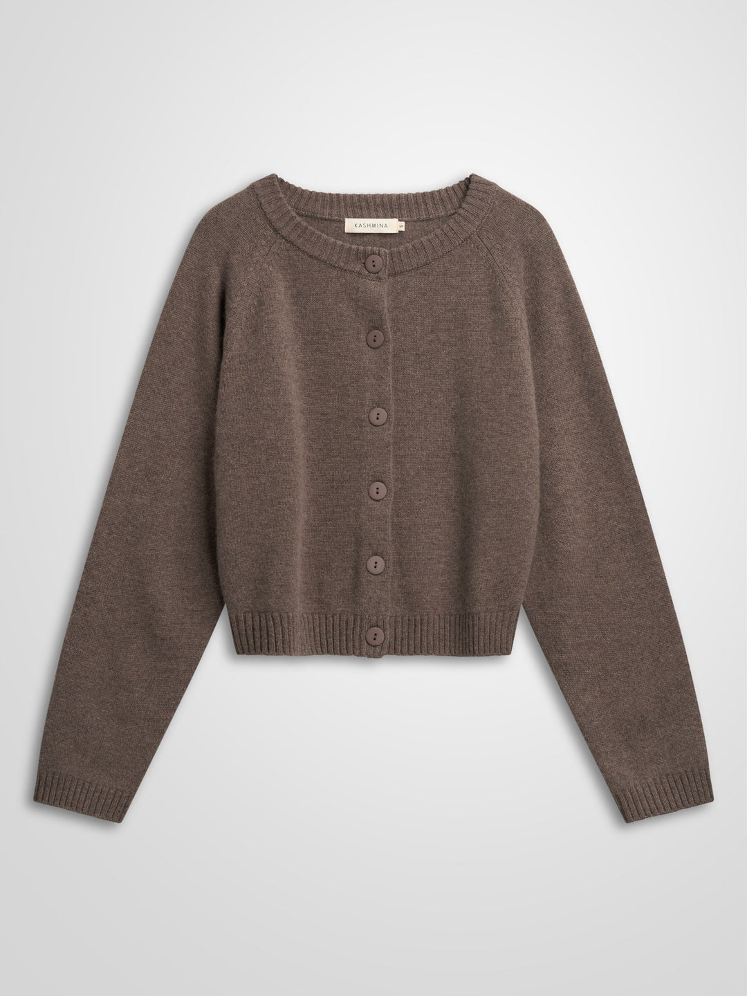 Cashmere cardigan "Randi" in 100% pure cashmere. Scandinavian design by Kashmina. Color: Dark Toast.