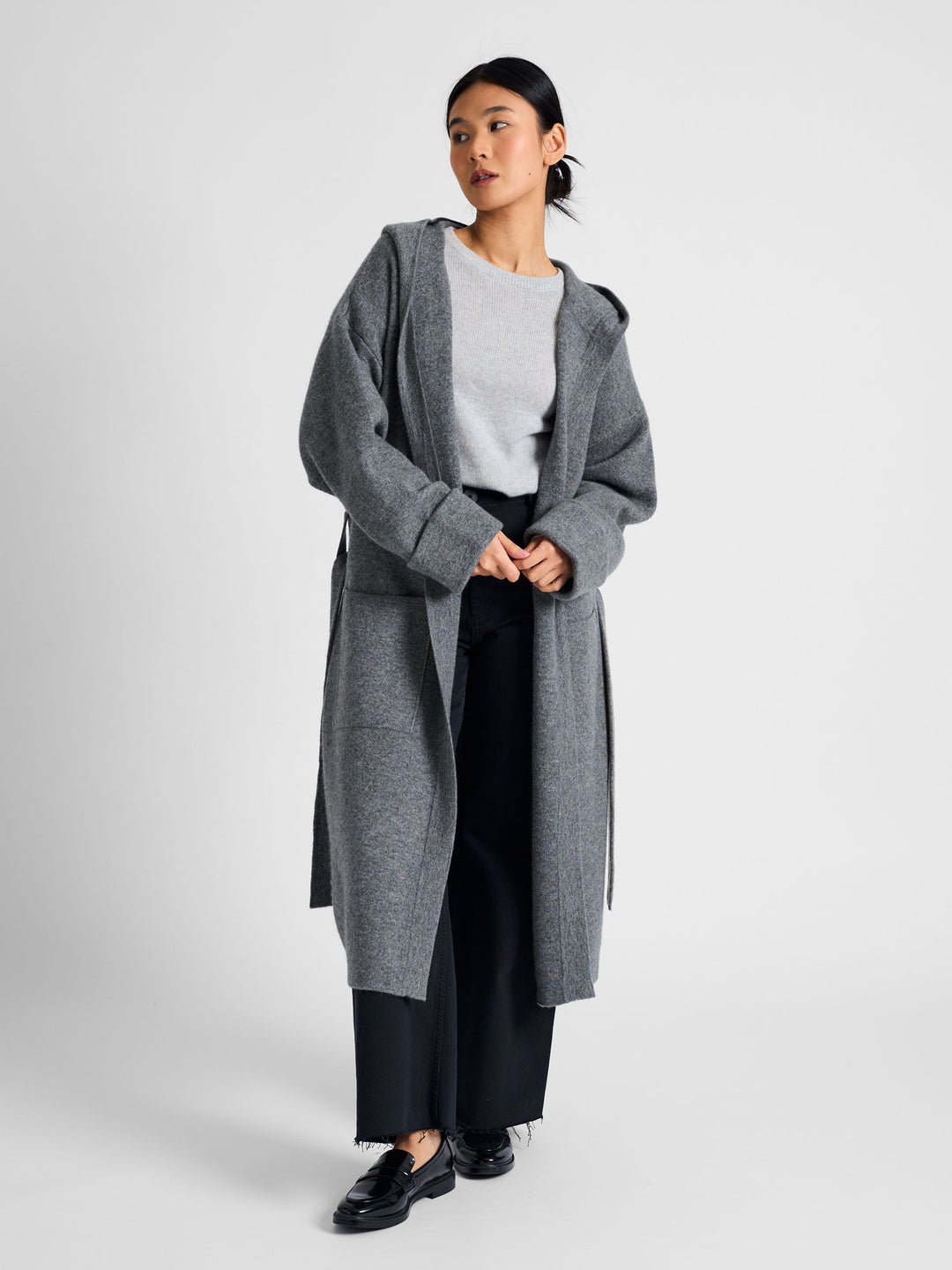 Cashmere coat "Nora" in 100% pure cashmere. Scandinavian design by Kashmina. Cashmere hooded cardigan. Color: Dark Grey.