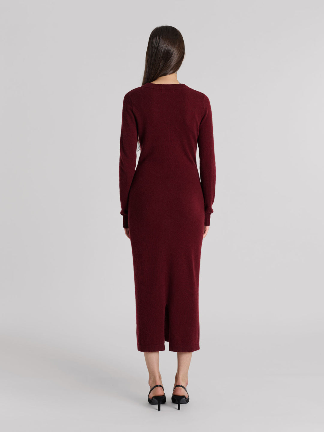 Cashmere dress "Hedvig" in 100% pure cashmere. Sandinavian design by Kashmina. Color: Bordeaux - burgundy.