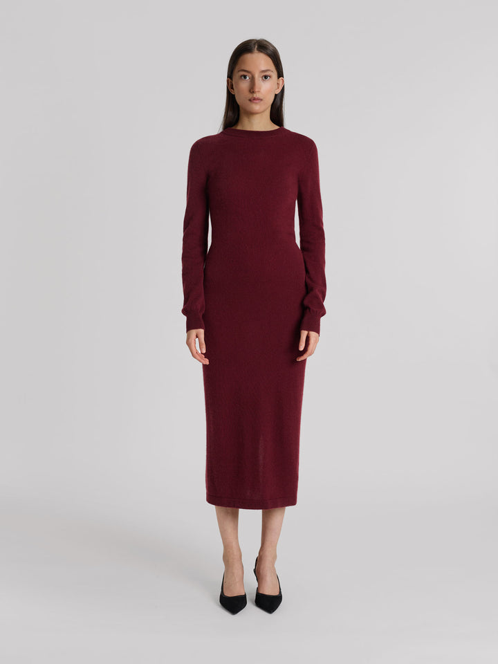 Cashmere dress "Hedvig" in 100% pure cashmere. Sandinavian design by Kashmina. Color: Bordeaux - burgundy.