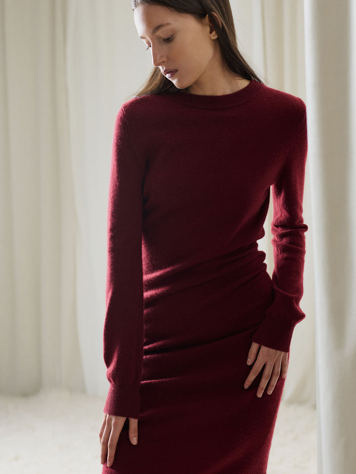 Cashmere dress "Hedvig" in 100% pure cashmere. Sandinavian design by Kashmina. Color: Bordeaux - burgundy.