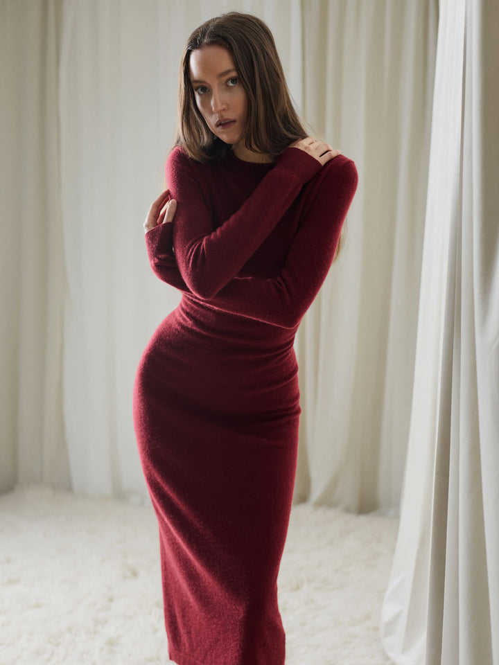 Cashmere dress "Hedvig" in 100% pure cashmere. Sandinavian design by Kashmina. Color: Bordeaux - burgundy.