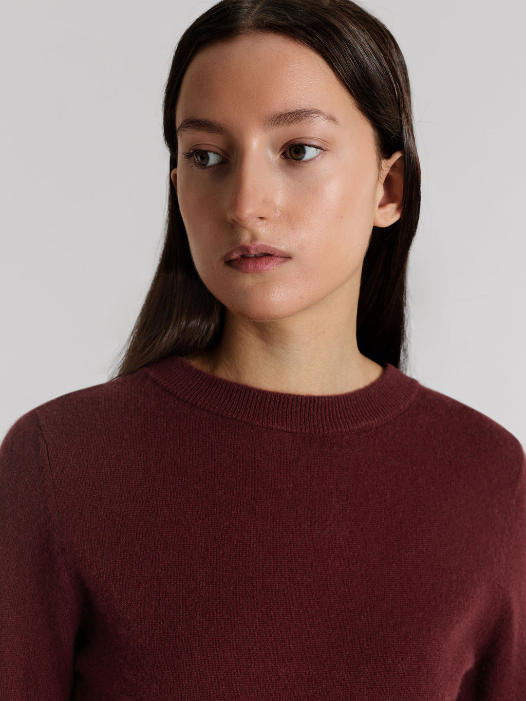 Cashmere dress "Hedvig" in 100% pure cashmere. Sandinavian design by Kashmina. Color: Bordeaux - burgundy.