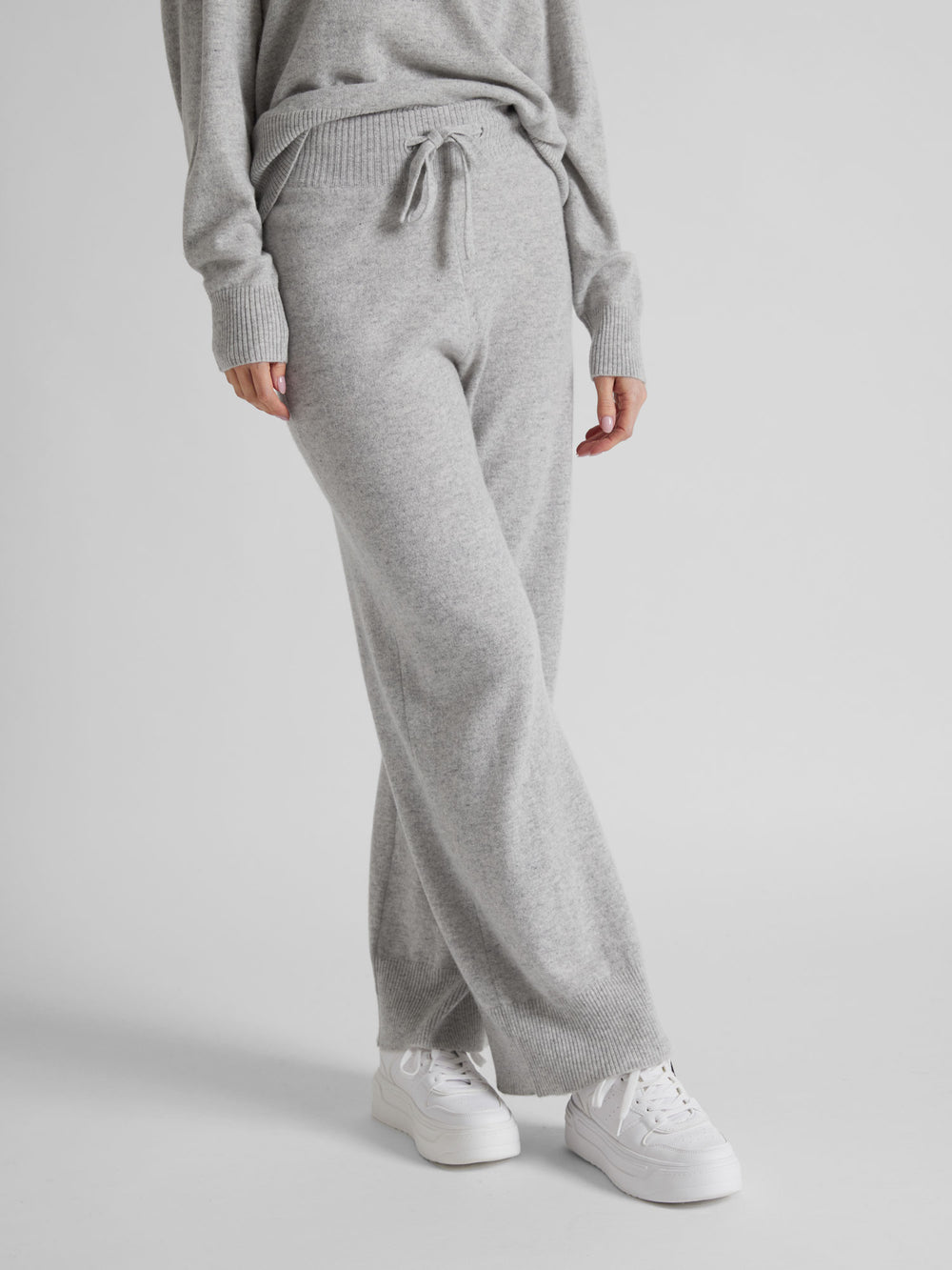 Cashmere pants "Lux Pants" in 100% pure cashmere. Color: Light Grey. Scandinavian design by Kashmina.