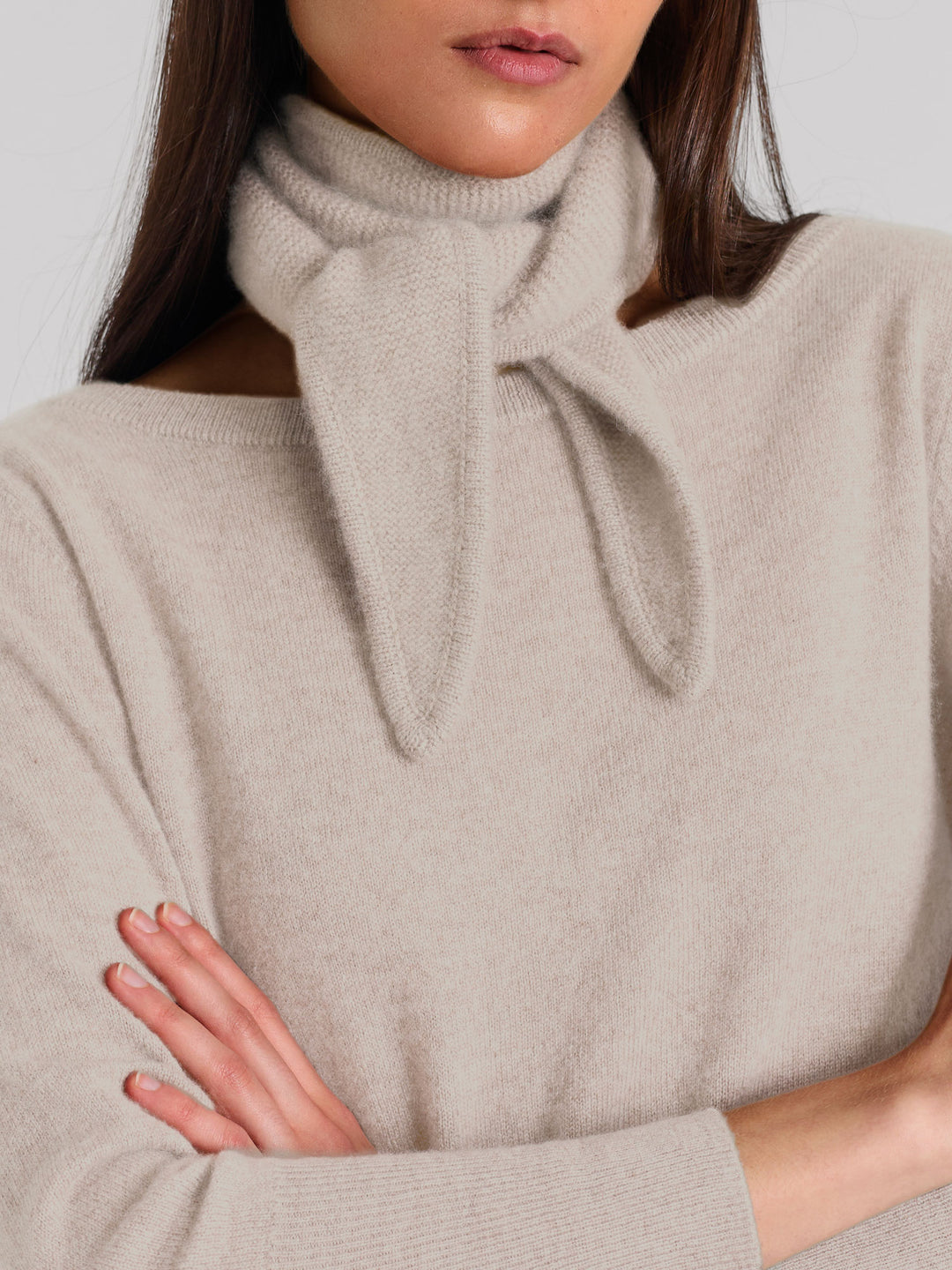 Small cashmere scarf "Alfie" in 100% pure cashmere. Scandinavian design by Kashmina. Color: Cream.