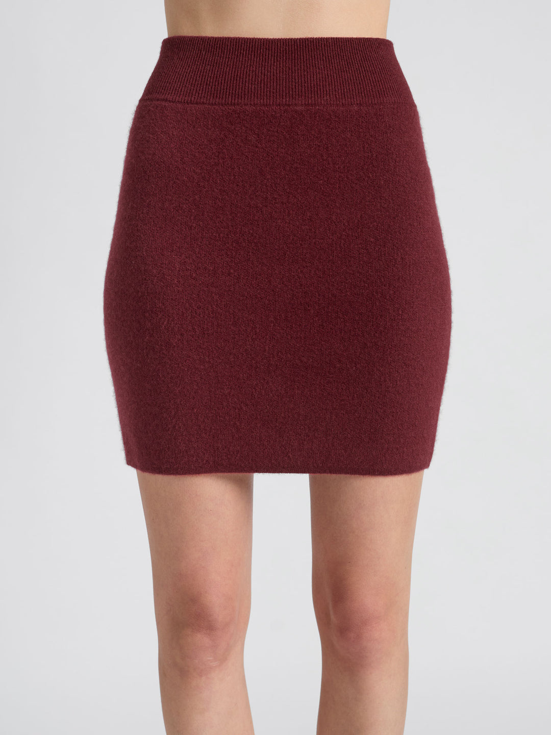 Cashmere skirt "Olava" in 100% pure cashmere. Scandinavian design by Kashmina. Color: Bordeaux.