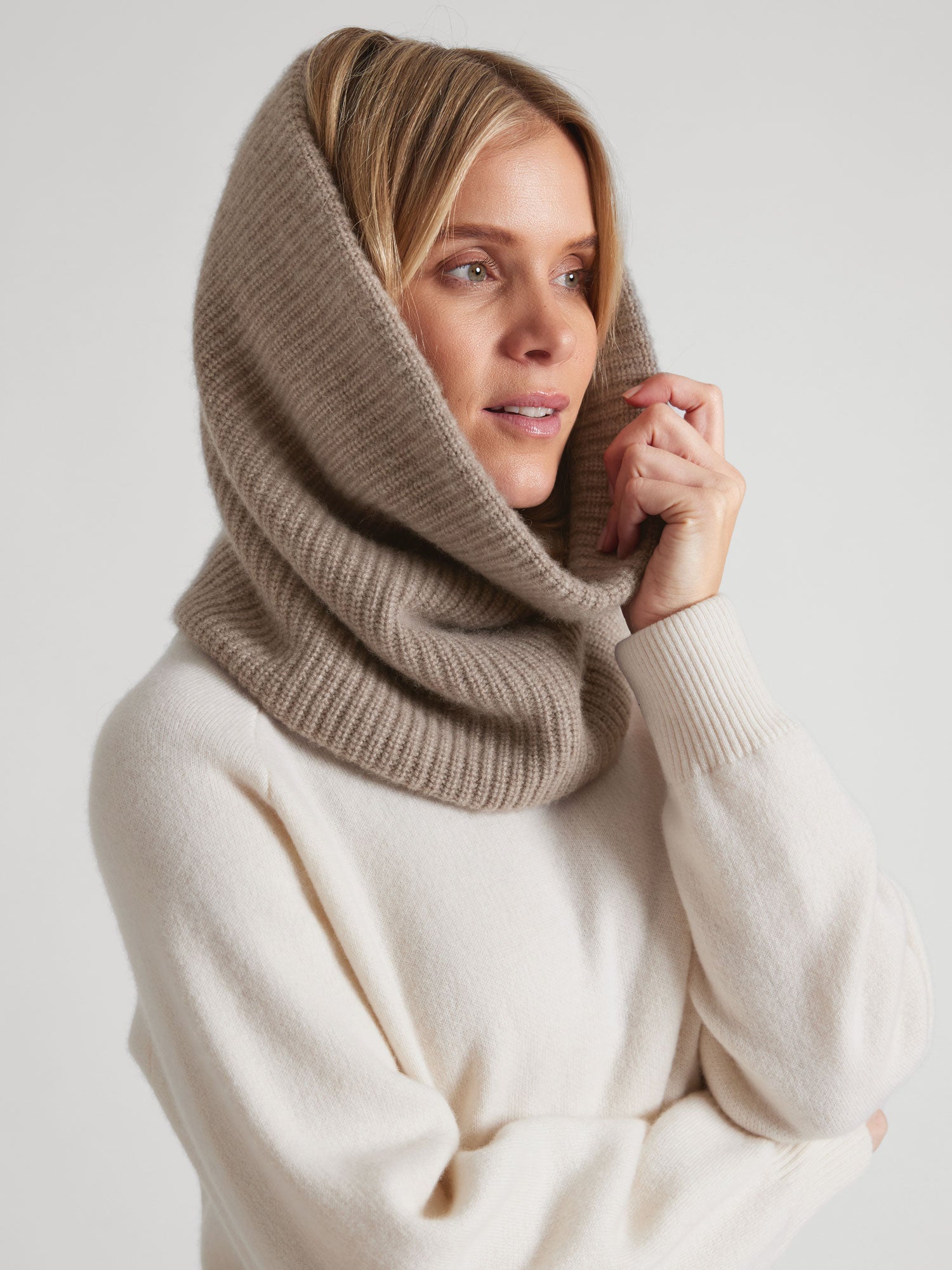 Cashmere snood 