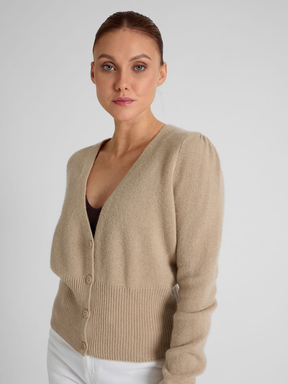 Cashmere cardigan puff sleeves, long sleeves, 100% pure cashmere, Scandinavian design, color: Sand.