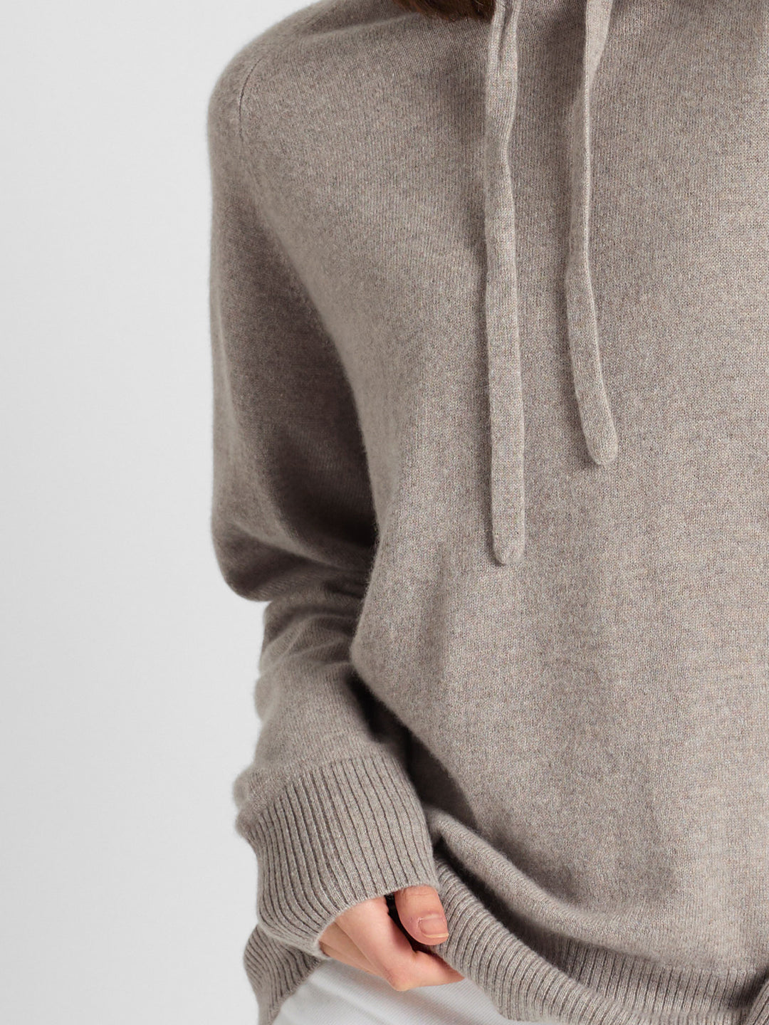 Cashmere hoodie "Lux Hoodie" in 100% pure cashmere. Scandinavian design by Kashmina. Color: Toast.