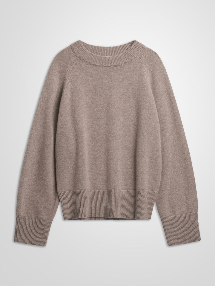 Chunky cashmere sweater "Signy" in 100% pure cashmere. Scandinavian design by Kashmina. Color: Toast.