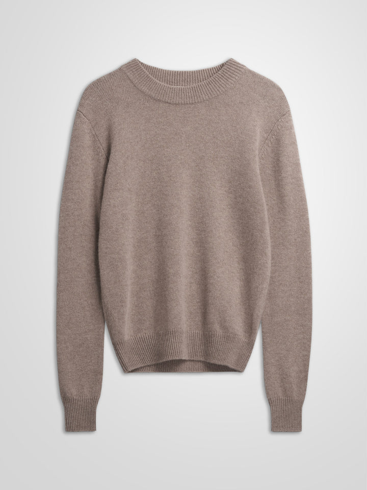 Classic round neck cashmere sweater "Sofia long" in 100% pure cashmere. Scandinavian design by Kashmina. Color: Toast.