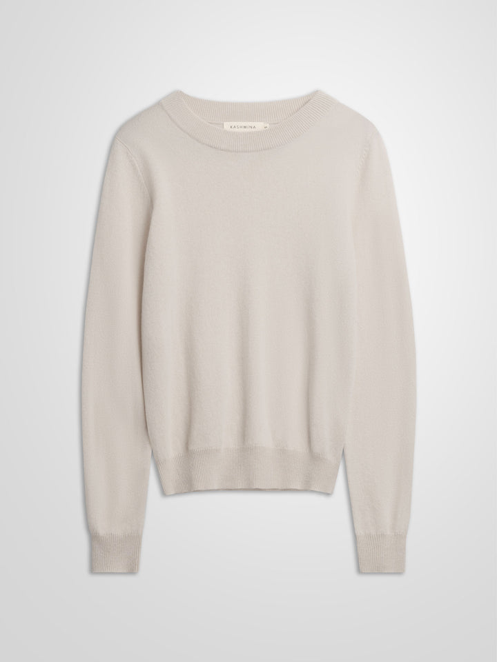 Cashmere sweater "Thora" in 100% pure cashmere. Long sleeves, round neck. Scandinavian design by Kashmina. Color: Cream.