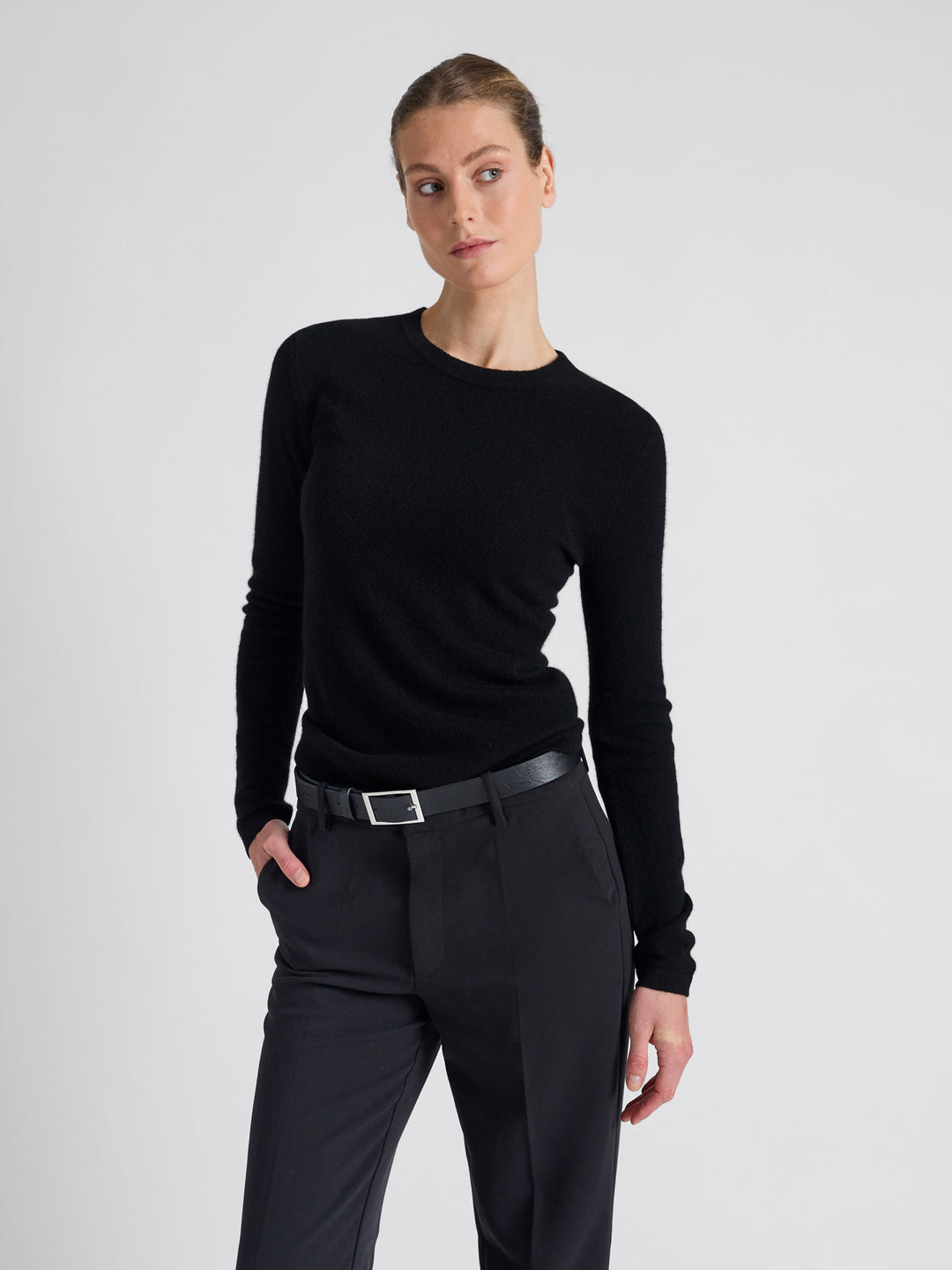 Cashmere sweater "Unni" in 100% pure cashmere. Scandinavian design by pashmina. Color: Black.