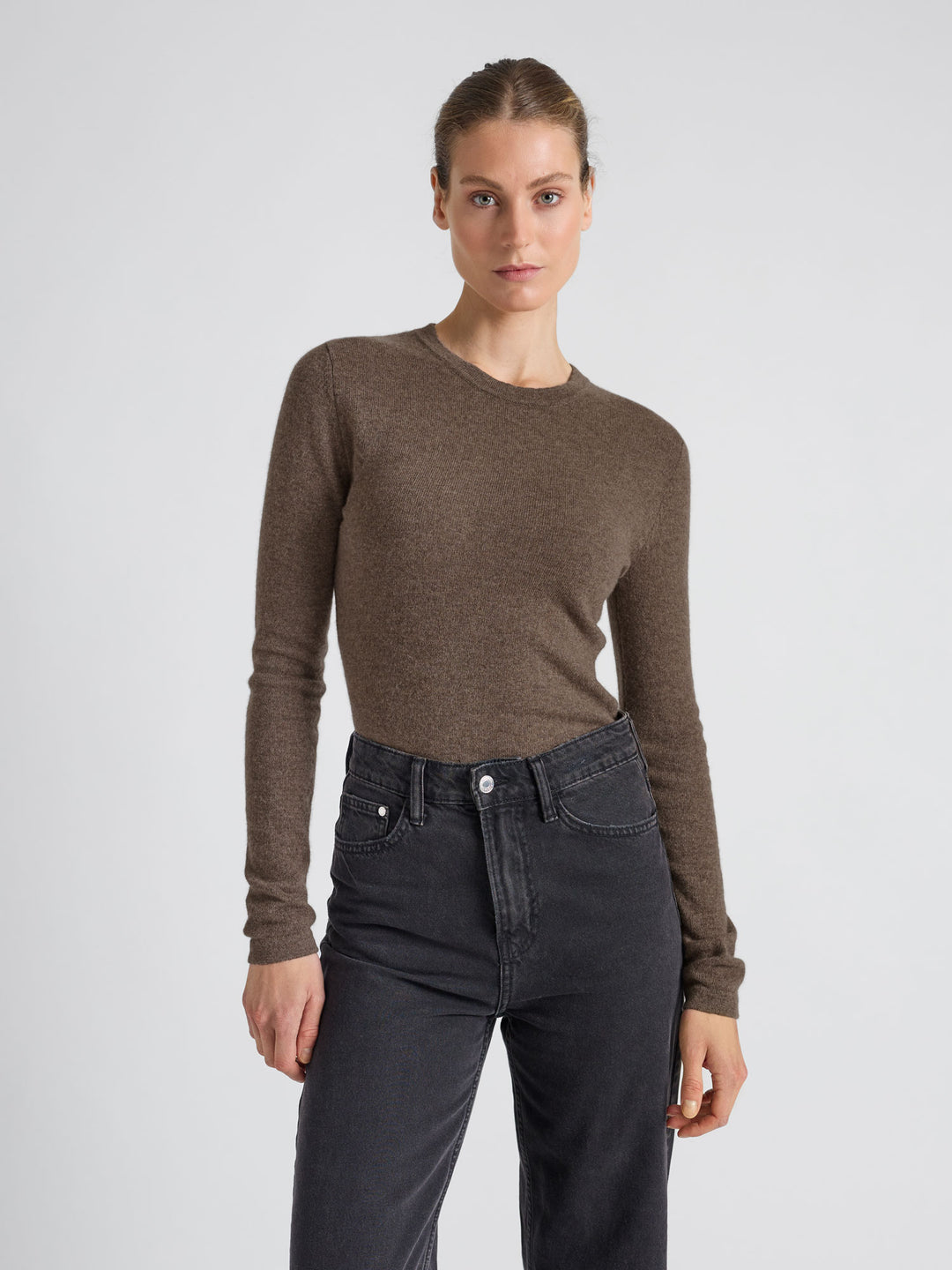 Cashmere sweater "Unni" in 100% pure cashmere. Scandinavian design by pashmina. Color: Dark Toast.