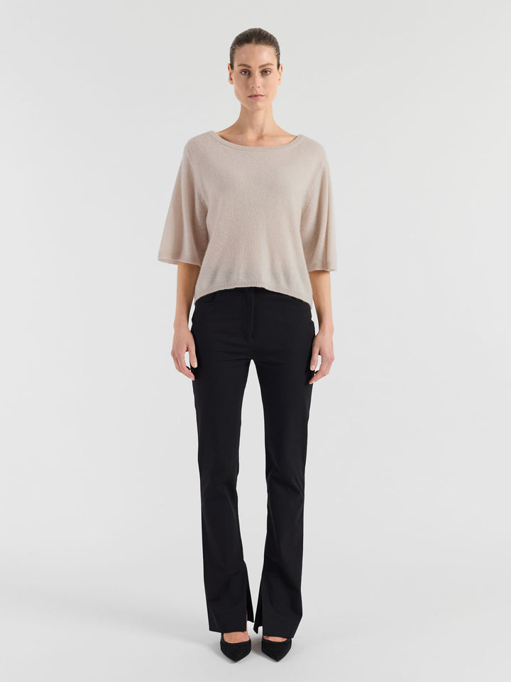 Cashmere t-shirt "Vaar" in 100% pure cashmere. Scandinavian design by Kashmina. Color: Cream.