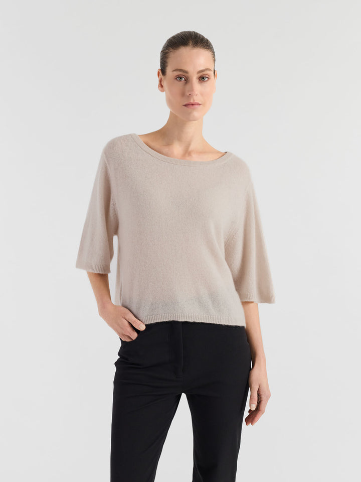 Cashmere t-shirt "Vaar" in 100% pure cashmere. Scandinavian design by Kashmina. Color: Cream.