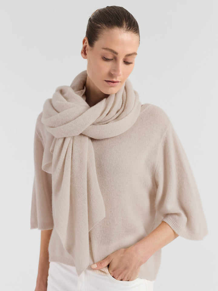 Cashmere t-shirt "Vaar" in 100% pure cashmere. Scandinavian design by Kashmina. Color: Cream.