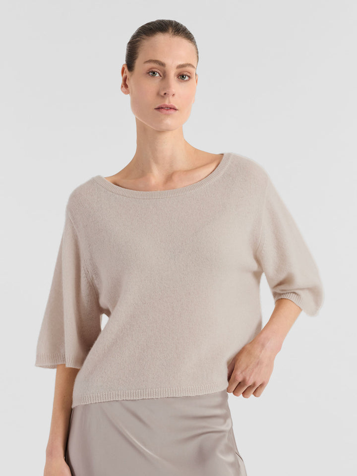 Cashmere t-shirt "Vaar" in 100% pure cashmere. Scandinavian design by Kashmina. Color: Cream.