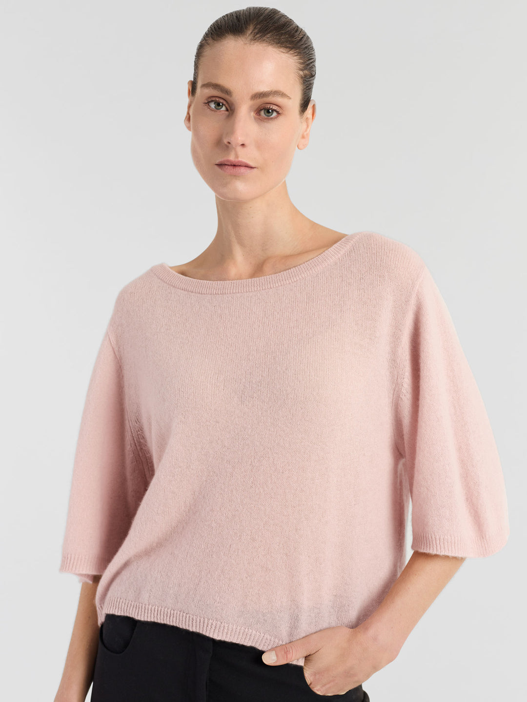 Cashmere t-shirt "Vaar" in 100% pure cashmere. Scandinavian design by Kashmina. Color: Rose Glow.