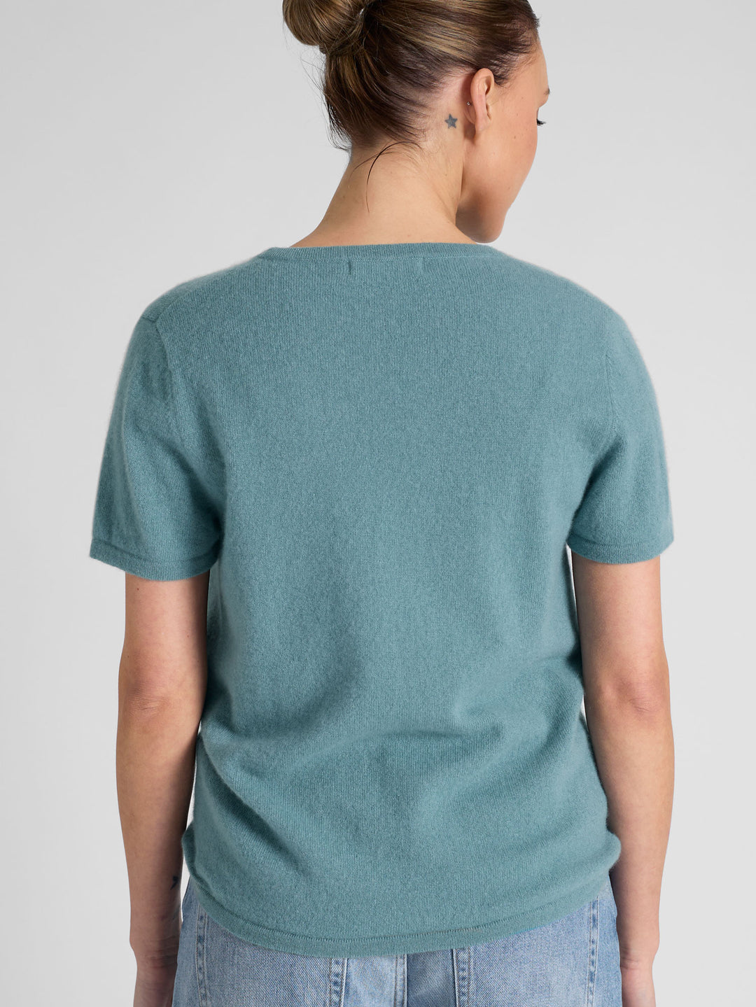 Cashmere t-shirt tee shirt "Fresh" in 100% pure cashmere. Scandinavian design by Kashmina. Color: Arctic.