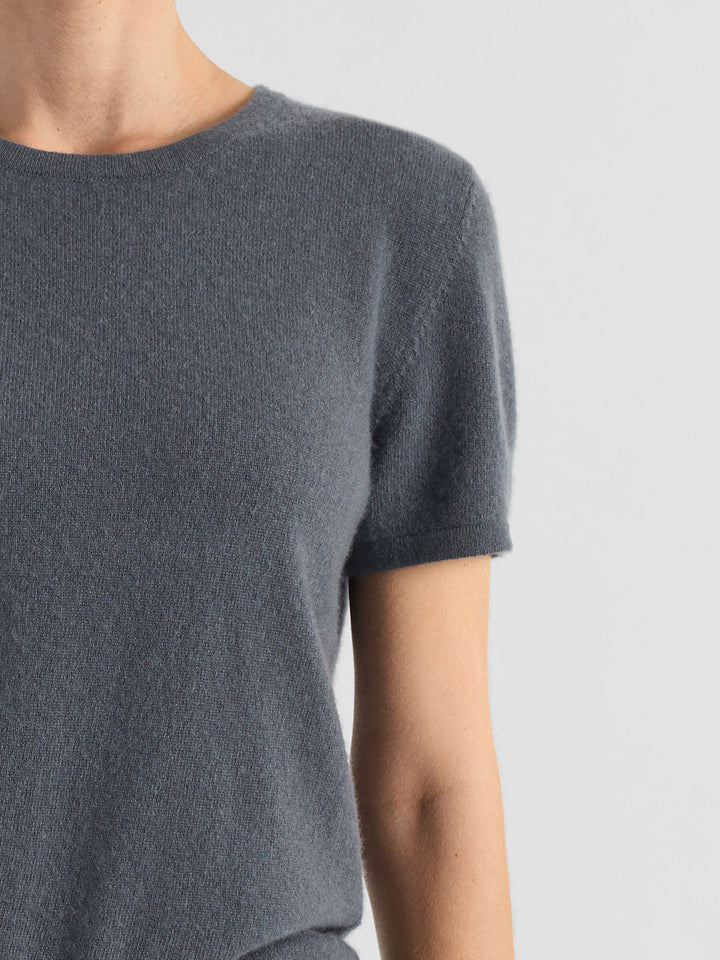 Cashmere t-shirt t-shirt "Fresh", sustainable fashion, luxury, quality. Norwegian design by Kashmina. Color: Blue Fog.