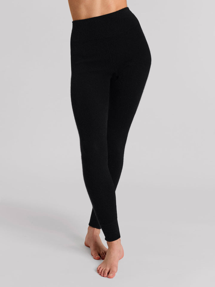 Cashmere tights "Fride" in 100% pure cashmere. Scandinavian design by Kashmina. Color: Black.