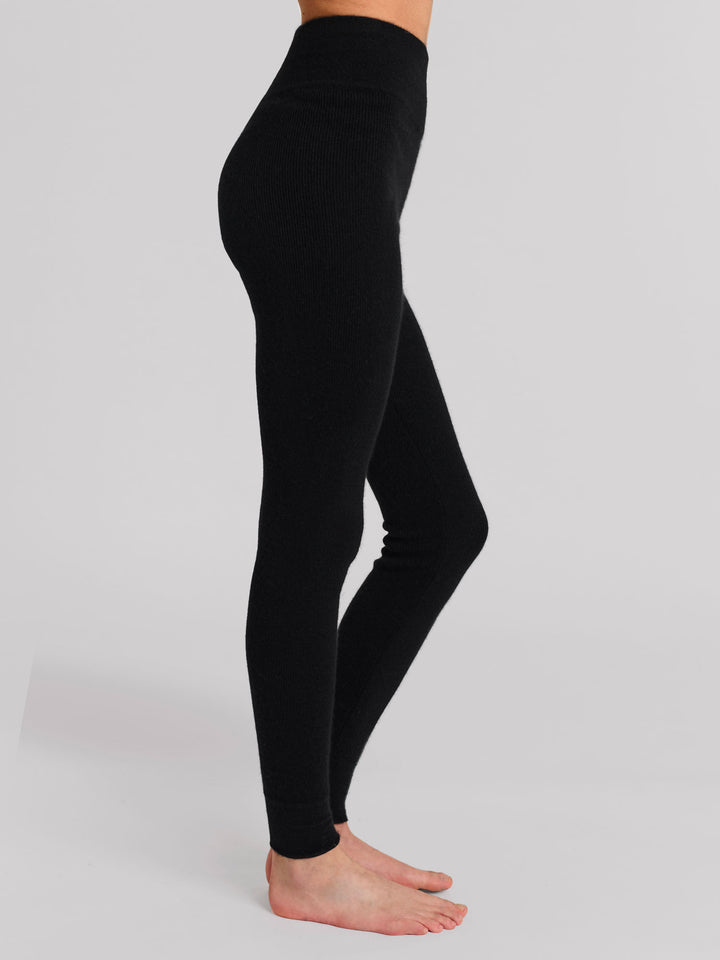 Cashmere tights "Fride" in 100% pure cashmere. Scandinavian design by Kashmina. Color: Black.