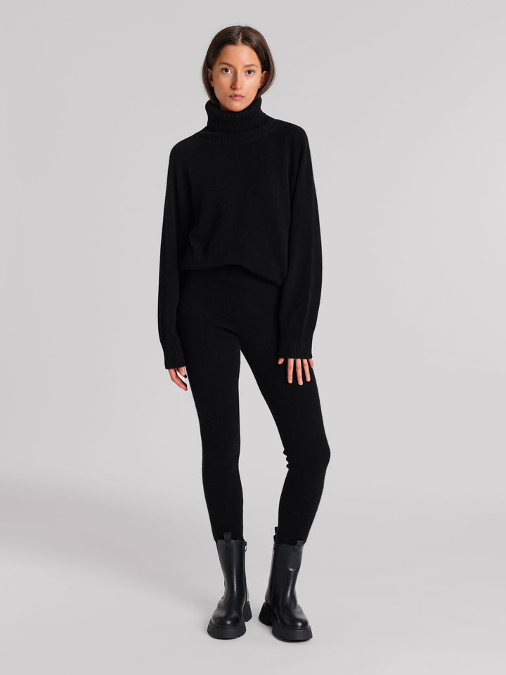 Cashmere tights "Fride" in 100% pure cashmere. Scandinavian design by Kashmina. Color: Black.