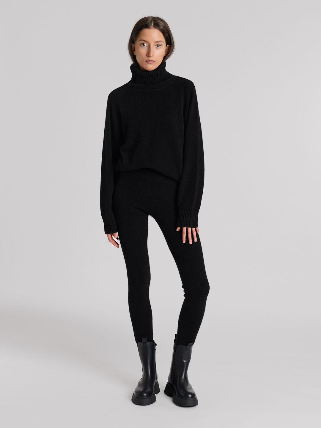 Cashmere tights "Fride" in 100% pure cashmere. Scandinavian design by Kashmina. Color: Black.