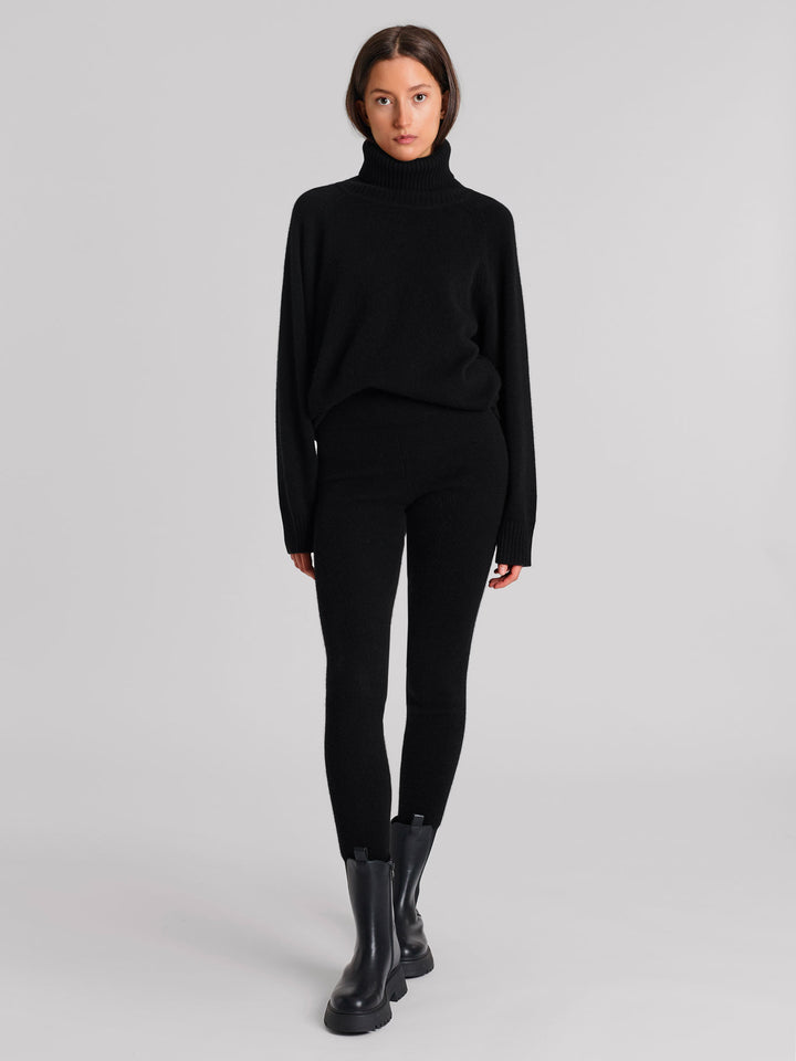 Cashmere tights "Fride" in 100% pure cashmere. Scandinavian design by Kashmina. Color: Black.