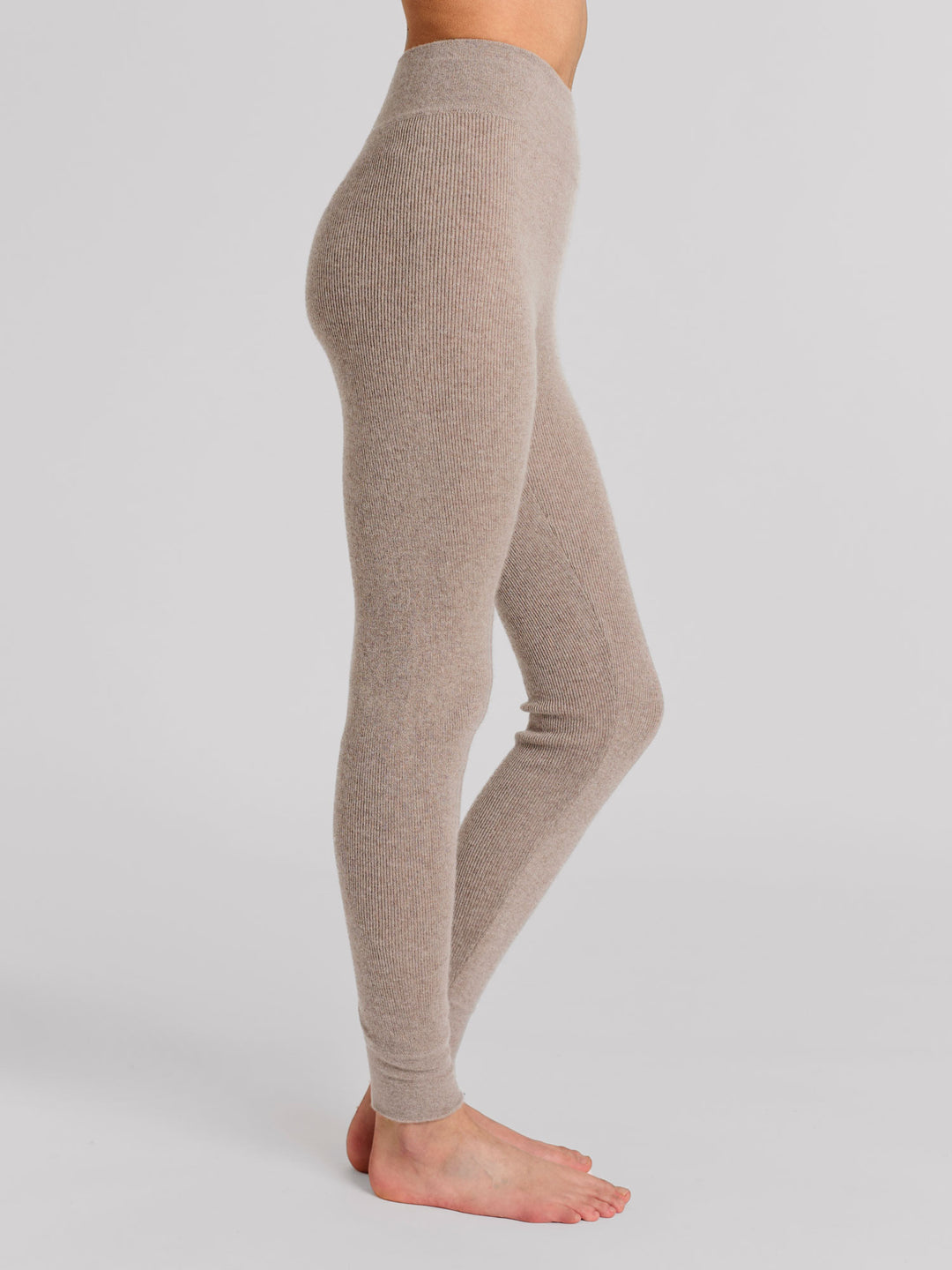 Cashmere tights "Fride" in 100% pure cashmere. Scandinavian design by Kashmina. Color: Toast.