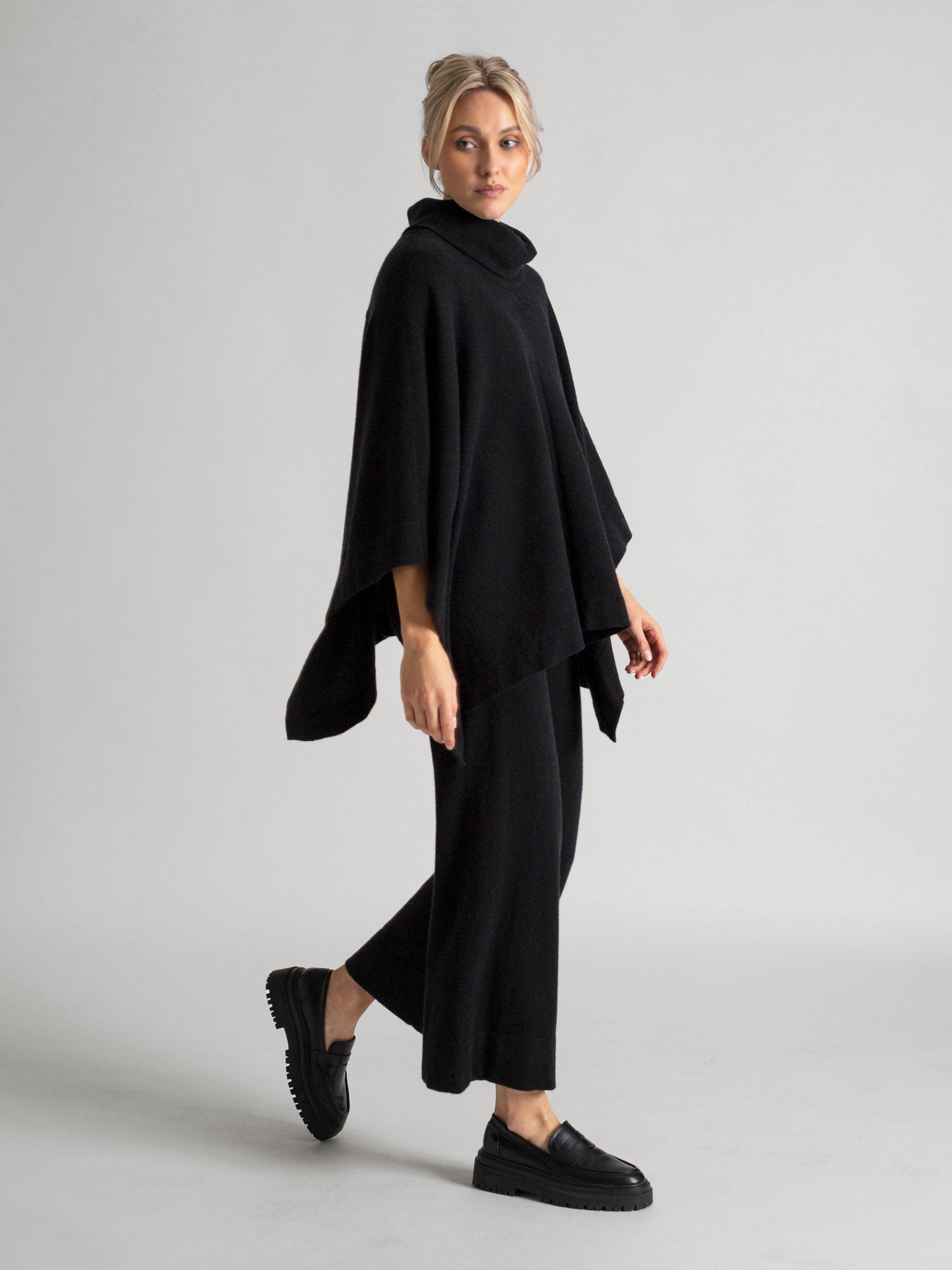 Cashmere poncho