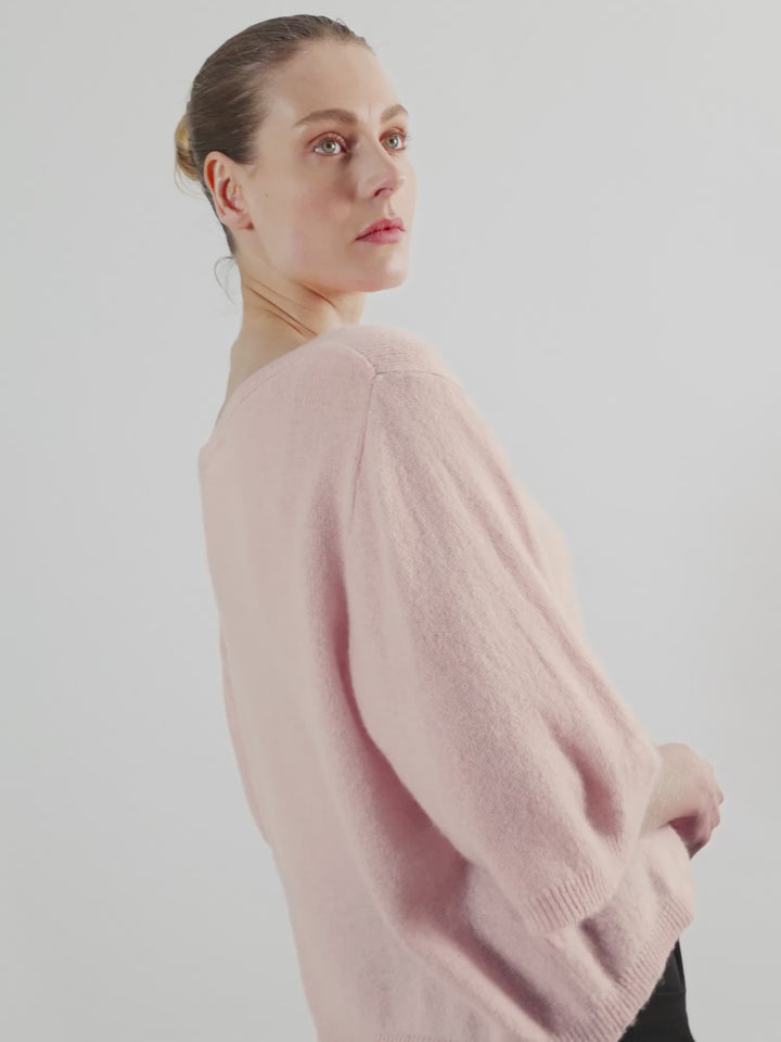 Cashmere t-shirt "Vaar" in 100% pure cashmere. Scandinavian design by Kashmina. Color: Rose Glow.