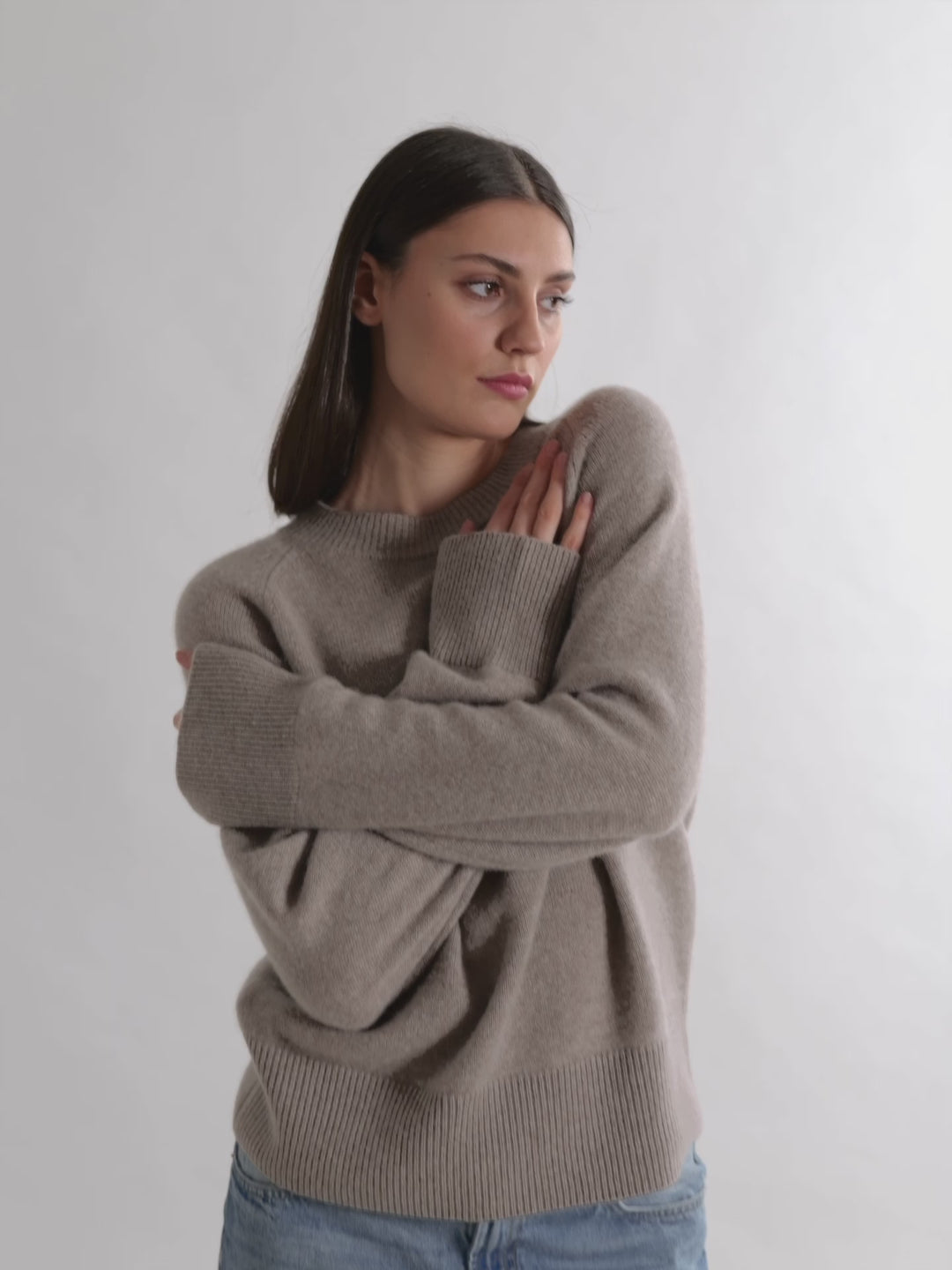 Chunky cashmere sweater "Signy" in 100% pure cashmere. Scandinavian design by Kashmina. Color: Toast.