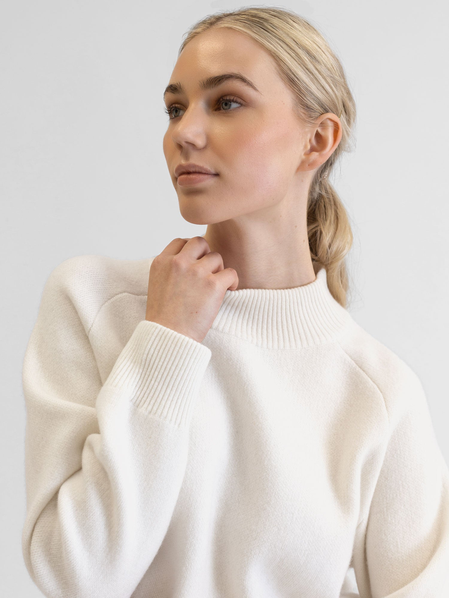 Off white cashmere outlet sweater